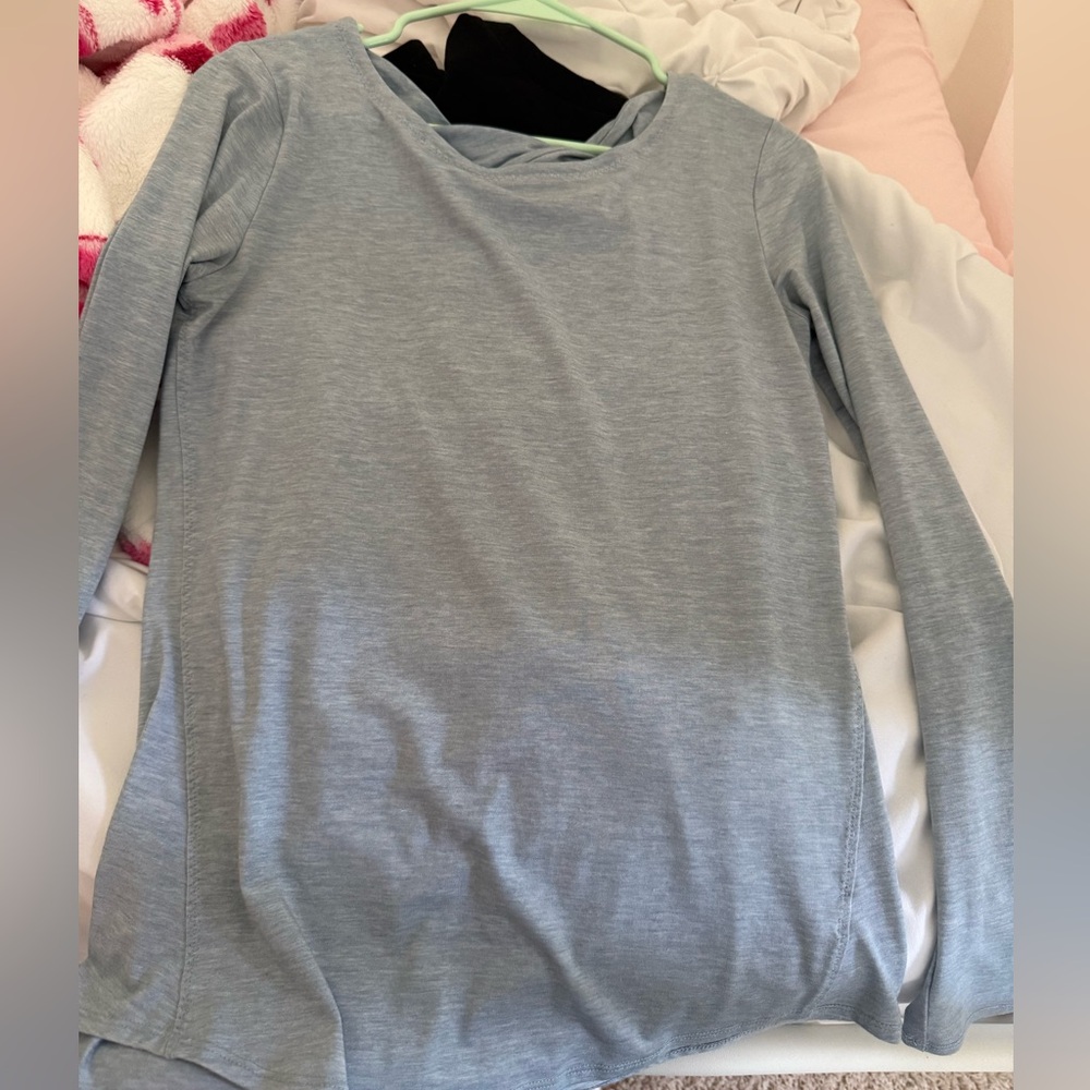 Athleta Gray Long Sleeve Tee Soft Knit Crew Neck (Worn only twice)